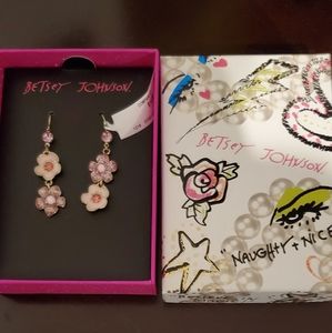 Betsey Johnson NWT hanging Pink Flower Earrings